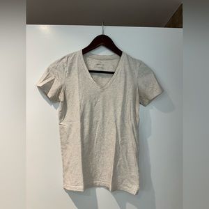 TWO Everlane organic cotton v-neck t shirts in oatmeal colour size XS